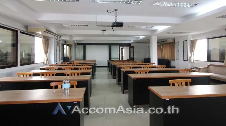 unit Office space For Rent in Phaholyothin, Bangkok  near BTS Ari (AA14129)